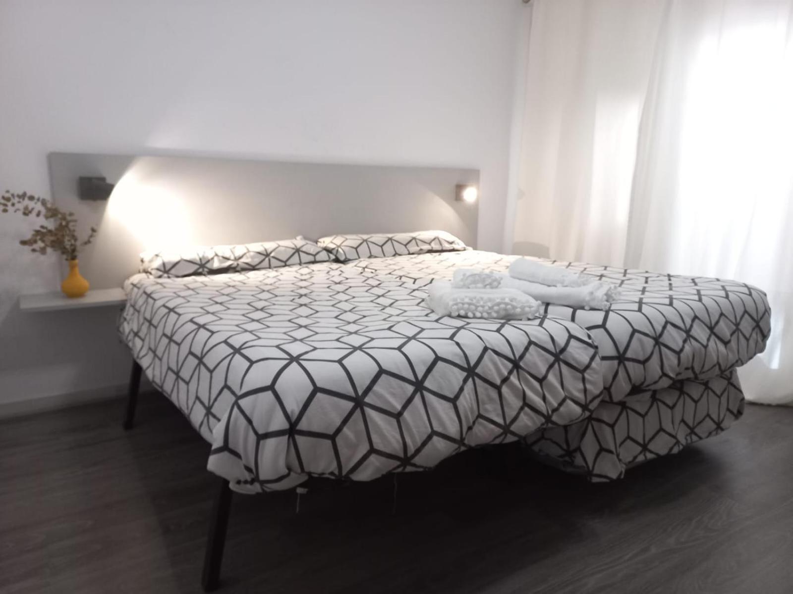Apartamentos Centricos A 10 Min De La Playa Алмерия Екстериор снимка